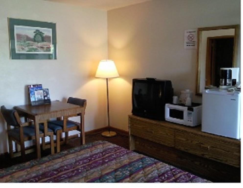 Colonial Inn Mercer-Grove City الغرفة الصورة