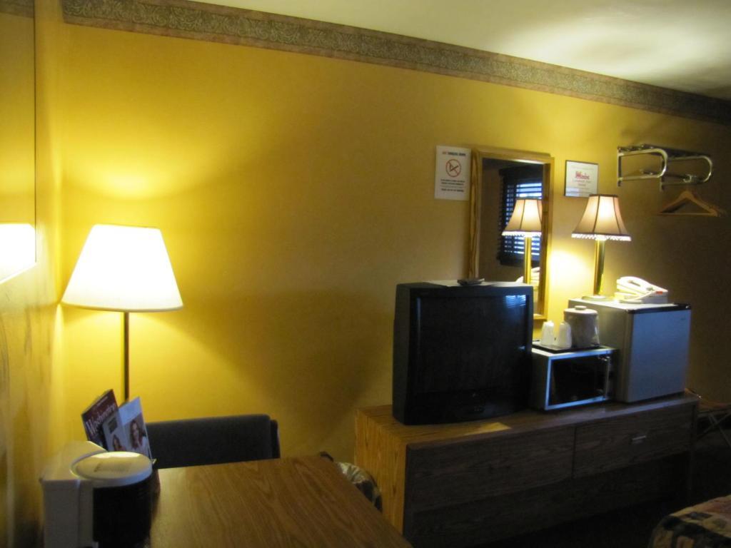 Colonial Inn Mercer-Grove City الغرفة الصورة