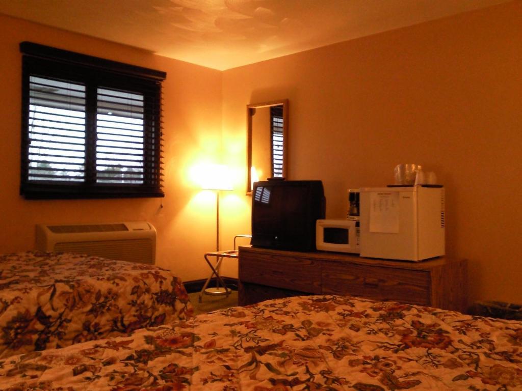 Colonial Inn Mercer-Grove City الغرفة الصورة
