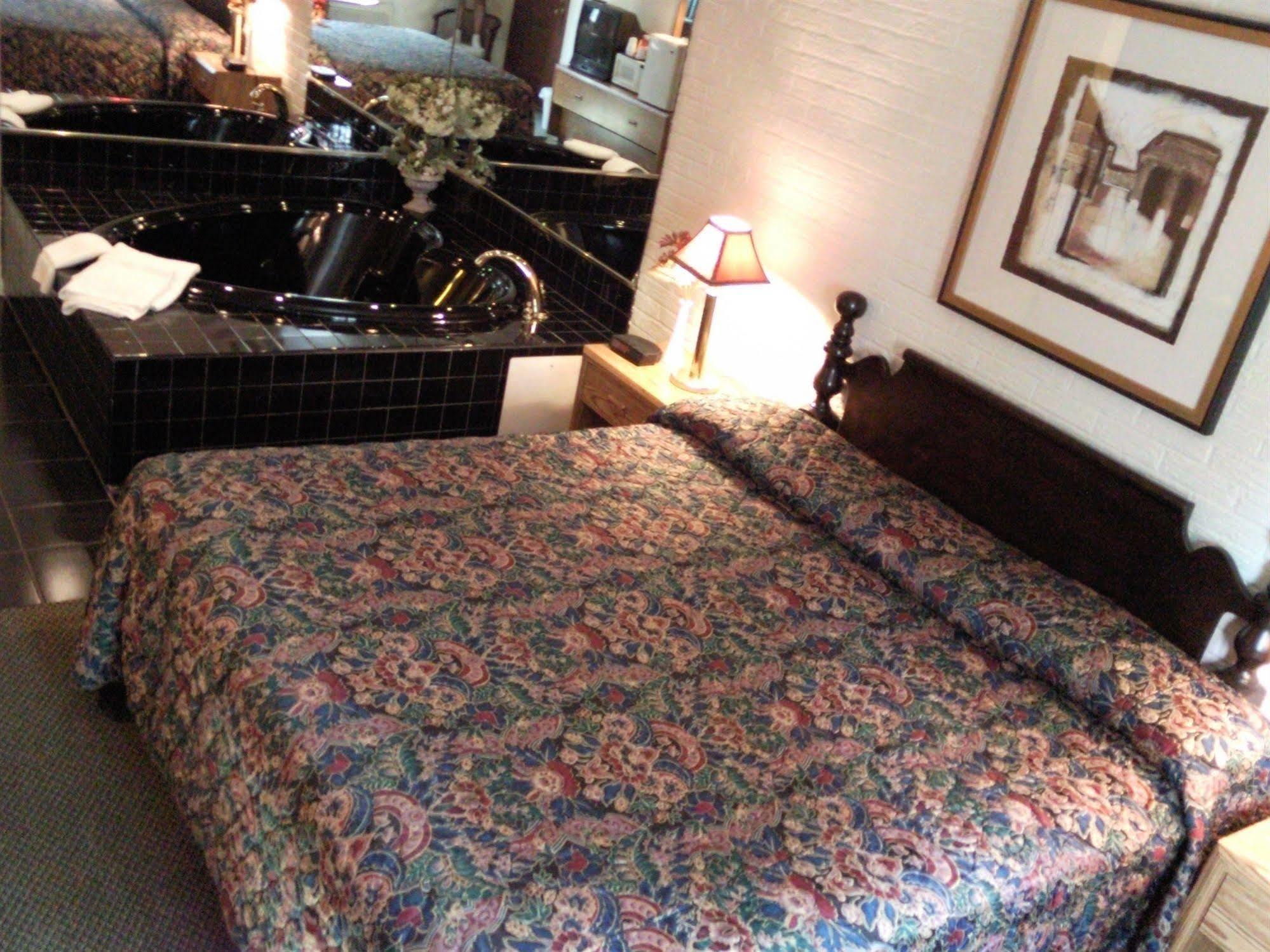 Colonial Inn Mercer-Grove City المظهر الخارجي الصورة